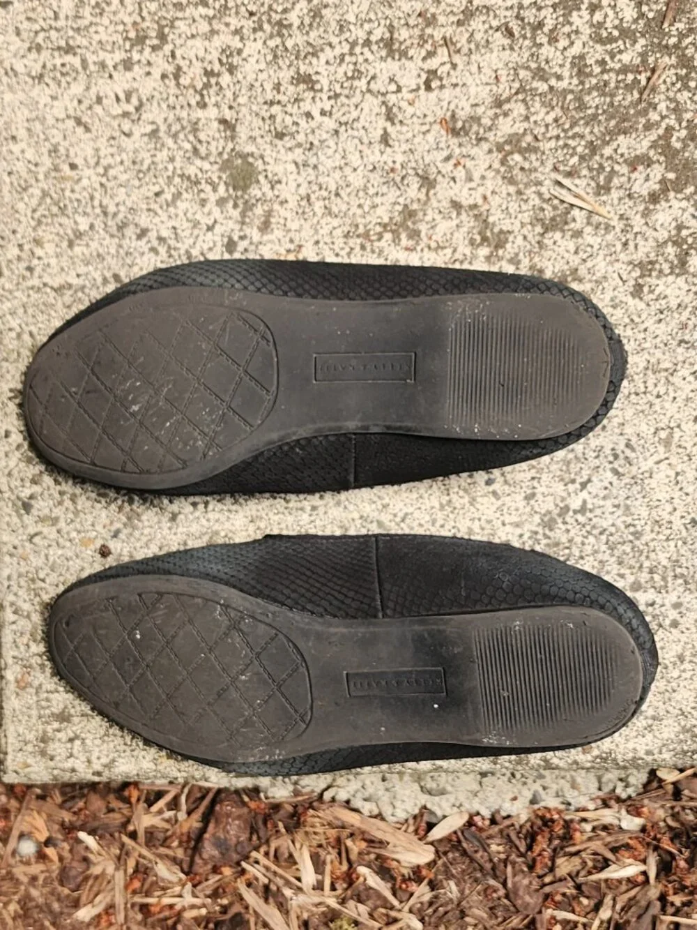 Kelly & Katie Peyton size 8 Black suede flats, faux 🐍 🐍